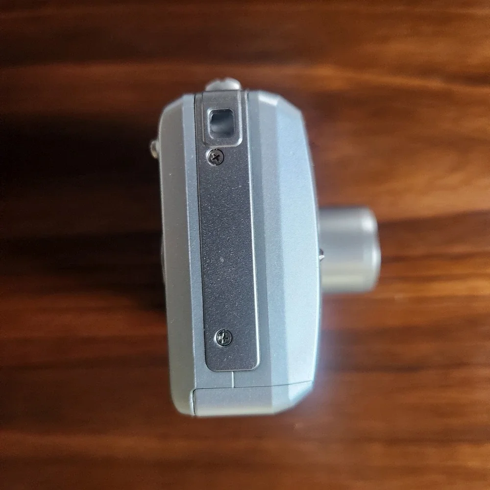 Kodak EasyShare C913 Digital Camera 9.2MP, 3X Optical Zoom, Silver. Read